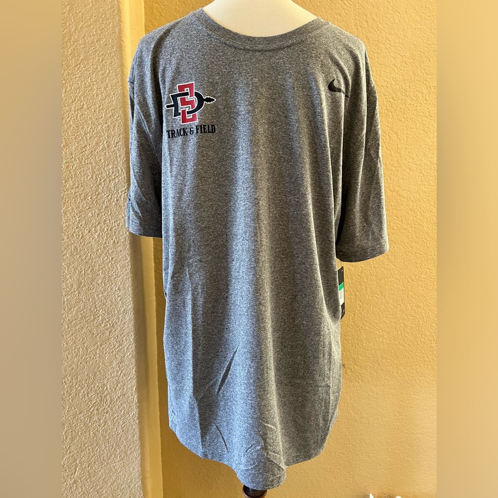 San Diego State University Men’s Trackck & Field T-shirt Siz XL